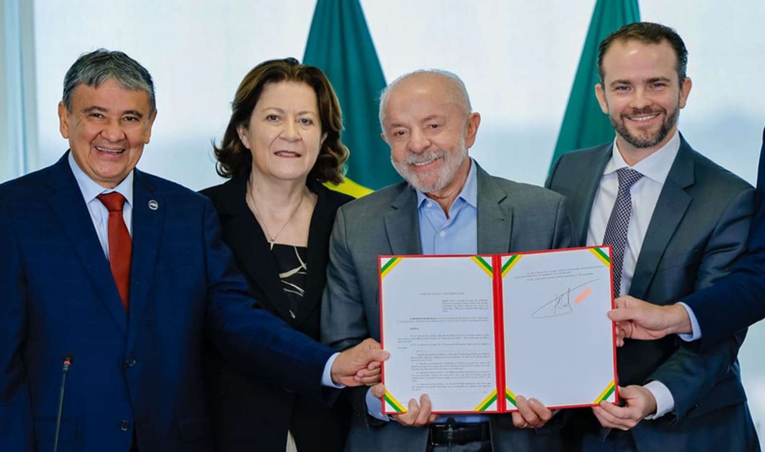 O presidente da Rep&uacute;blica, Luiz In&aacute;cio Lula da Silva, faz an&uacute;ncio de atualiza&ccedil;&atilde;o monet&aacute;ria do Bolsa Fam&iacute;lia,no Pal&aacute;cio do Planalto, Bras&iacute;lia - DF.