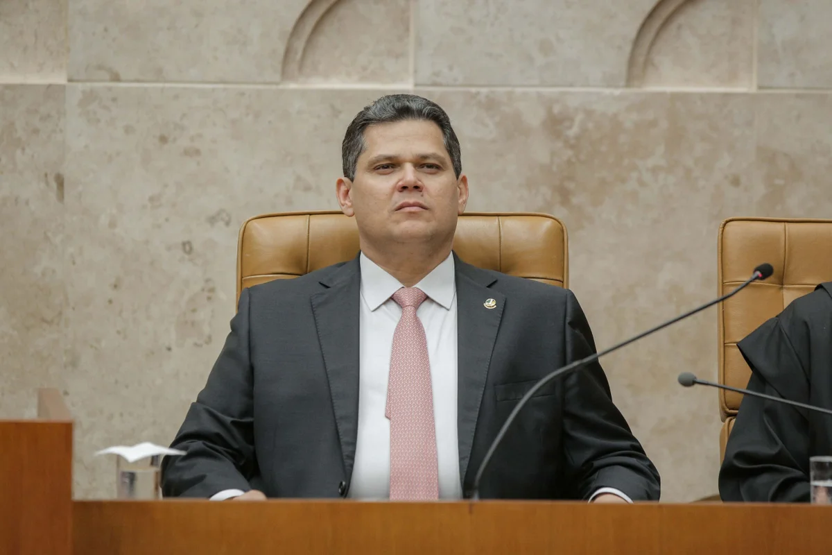 Imagem da matéria: De 6x1 a Moraes: Alcolumbre acumula pressões de governo e oposição