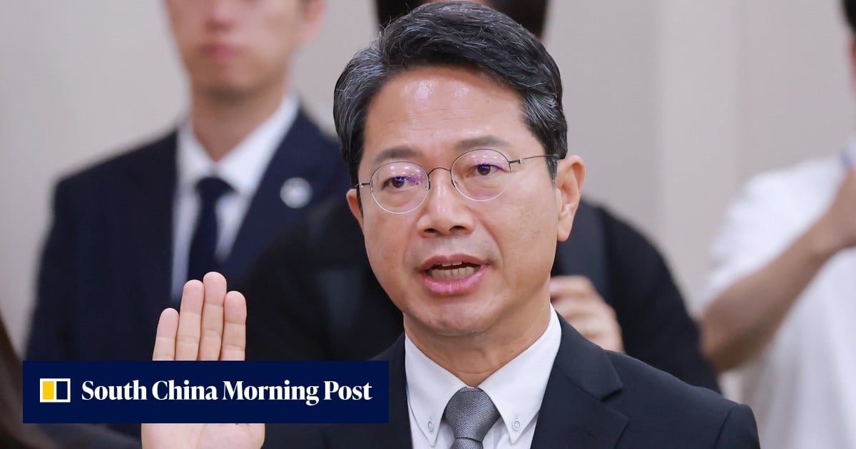 O candidato à nomeação para ministro da Justiça da Coreia do Sul se retirou devido ao escândalo envolvendo ensaios clínicos de medicamentos contra a Covid-19.