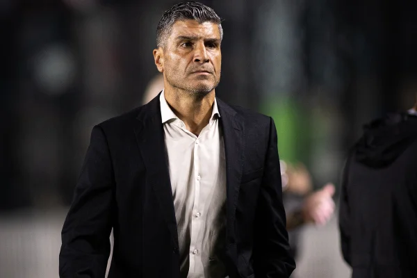 Vasco: Pedro Emanuel exalta classificação e fala sobre estádio na semifinal - destaque galeria