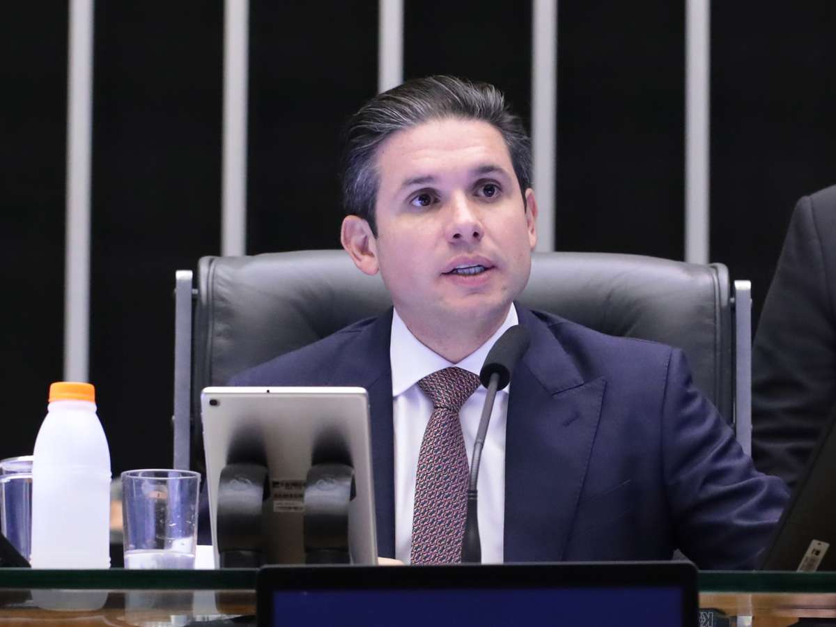 PF encontrou mensagens que ligam Vorcaro a Hugo Motta, diz jornal
