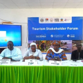 O prefeito Lowe insta os gambianos a se manifestar