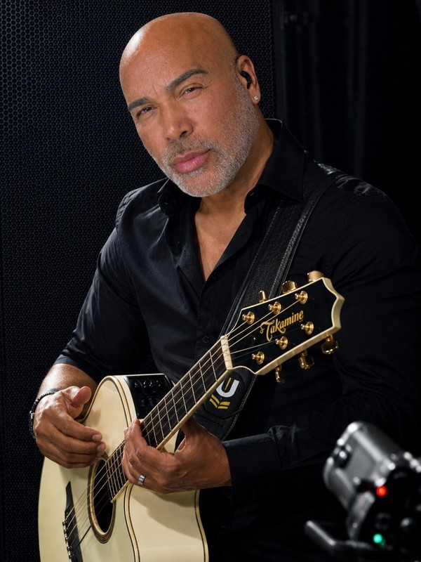 Helicóptero com cantor Rick, da dupla com Renner, é localizado; não há sobreviventes