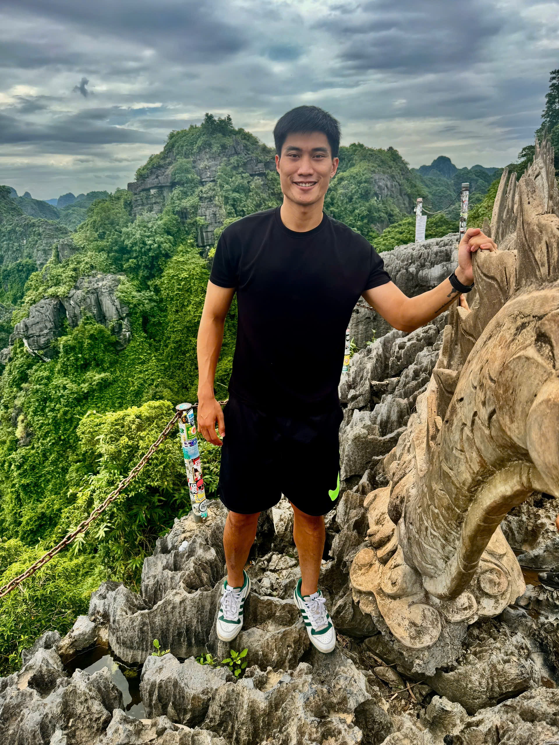 Cựu thủ m&ocirc;n c&ugrave;ng thời Quang Hải, Văn Hậu: L&aacute;i taxi kiếm 10 triệu/th&aacute;ng, cuộc sống kh&aacute;c biệt so với thời c&ograve;n đi đ&aacute; b&oacute;ng- Ảnh 5.