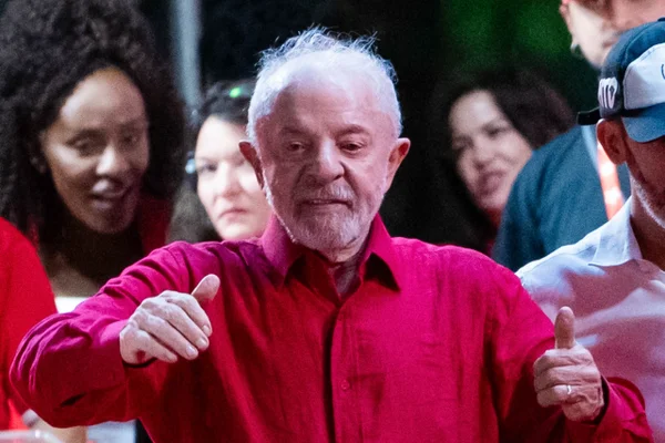 Em ofensiva no TSE, campanha de Lula questiona TV e posts de Flávio