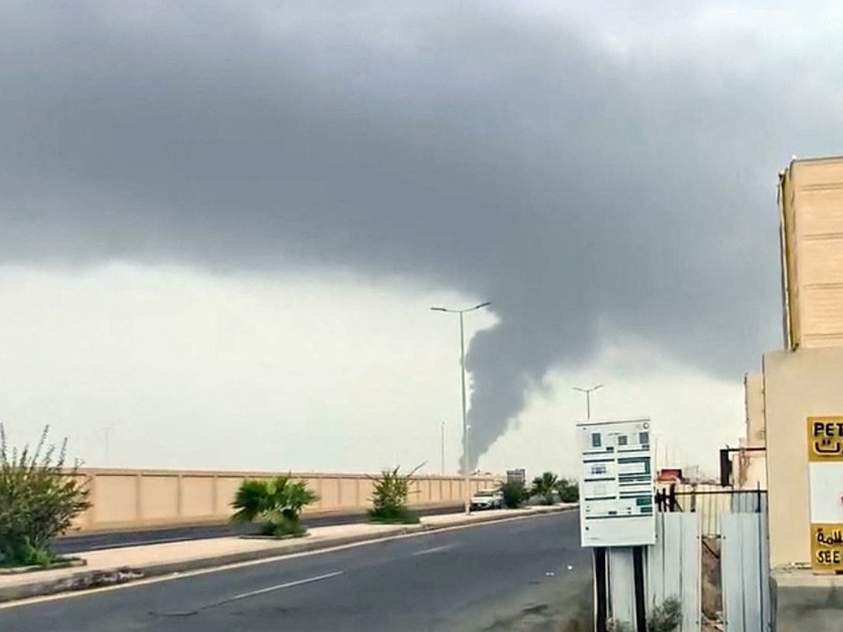 Um oleoduto na Arábia Saudita foi atacado do Iraque: o primeiro-ministro az-Zaidi demitiu o comandante do centro de operações