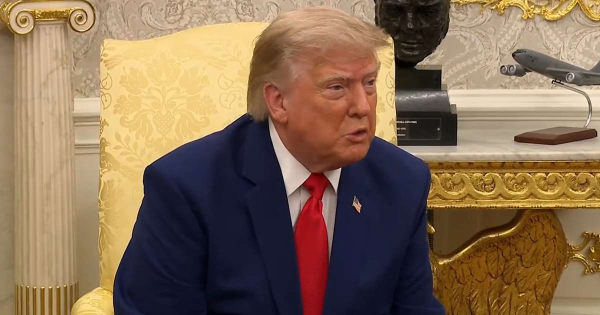 Trump proíbe repórteres da CNN, MS NOW e Politico de entrar na Casa Branca
