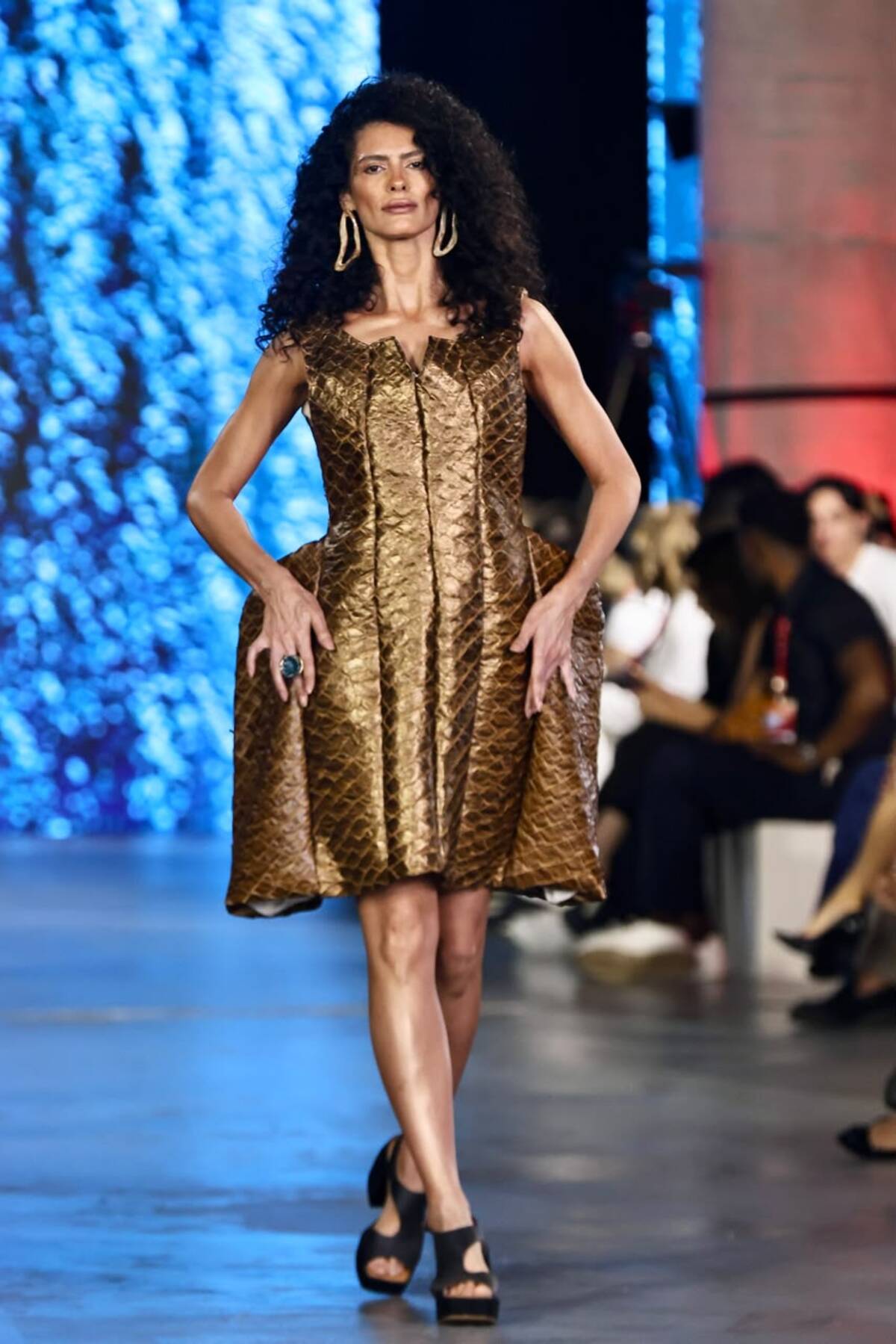 Mikaela Gomes, veterana do Metrópoles Catwalk, brilha no 3º dia de desfiles