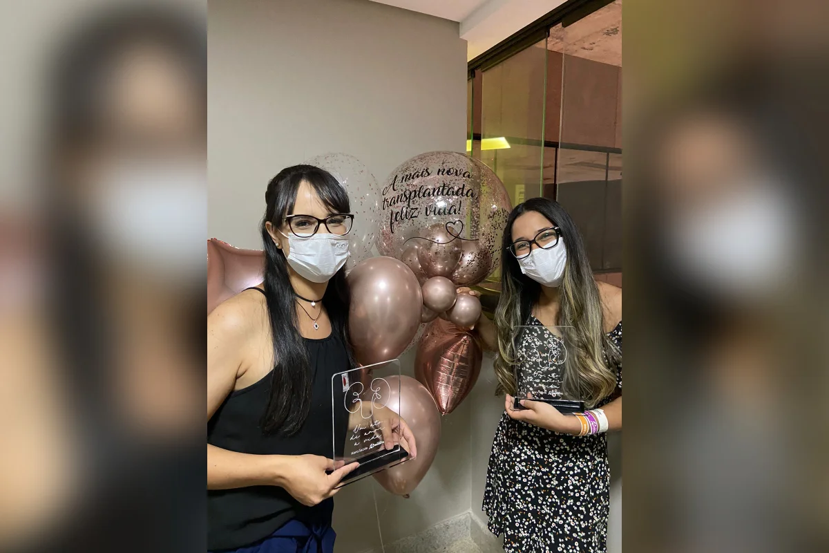 "Nossa conexão supera o entendimento", diz mulher que recebeu rim da irmã