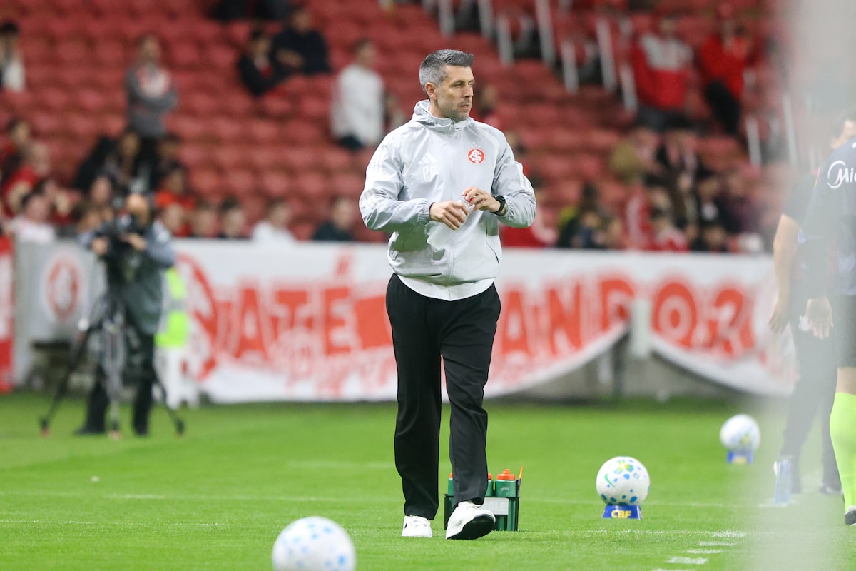 Internacional anuncia a demissão de Paulo Pezzolano, 18º técnico a cair no Brasileirão
