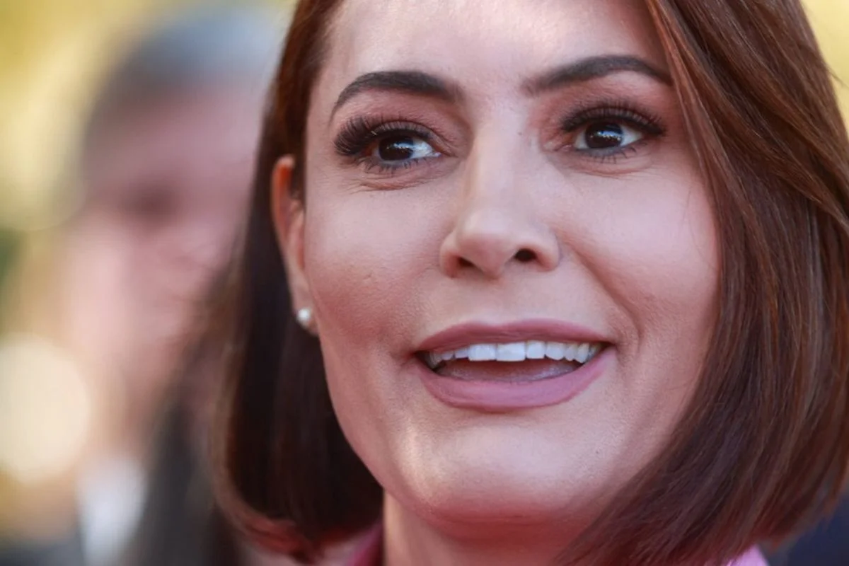 Internada, Michelle Bolsonaro tem previsão de alta nesta quarta