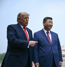 XI Jinping e Donald Trump durante reunião em Pequim Foto: Brendan Smialowski / AFP