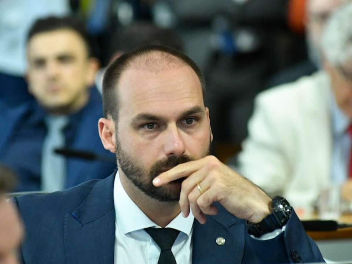 Ministério da Justiça demite ex-deputado Eduardo Bolsonaro da PF
