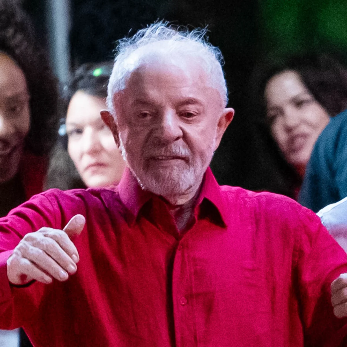 Em ofensiva no TSE, campanha de Lula questiona TV e posts de Flávio