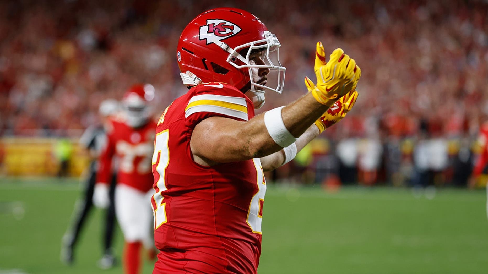 Taylor Swift tem uma celebração selvagem após Travis Kelce marcar o primeiro touchdown da temporada de 2026