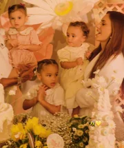 Neymar, Bruna Biancardi e as filhas posam com Helena, outra filha do jogador
