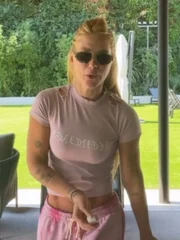 Virginia aparece com blusa de R$ 4 mil e brinca sobre rasgos: “Não é traça”