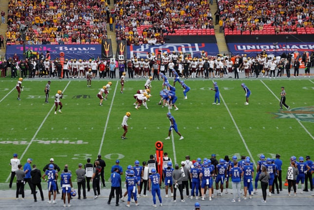 'Está prestes a ir para o mundo': futebol americano universitário americano faz estrondo no Wembley – um ensaio fotográfico