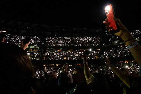 Ed Sheeran pede desculpas aos fãs após polêmica sobre Palestina dividir turnê; entenda