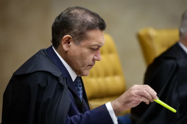 Impedido sobre Moraes, Nunes Marques avalia votar no processo de Mendonça - destaque galeria