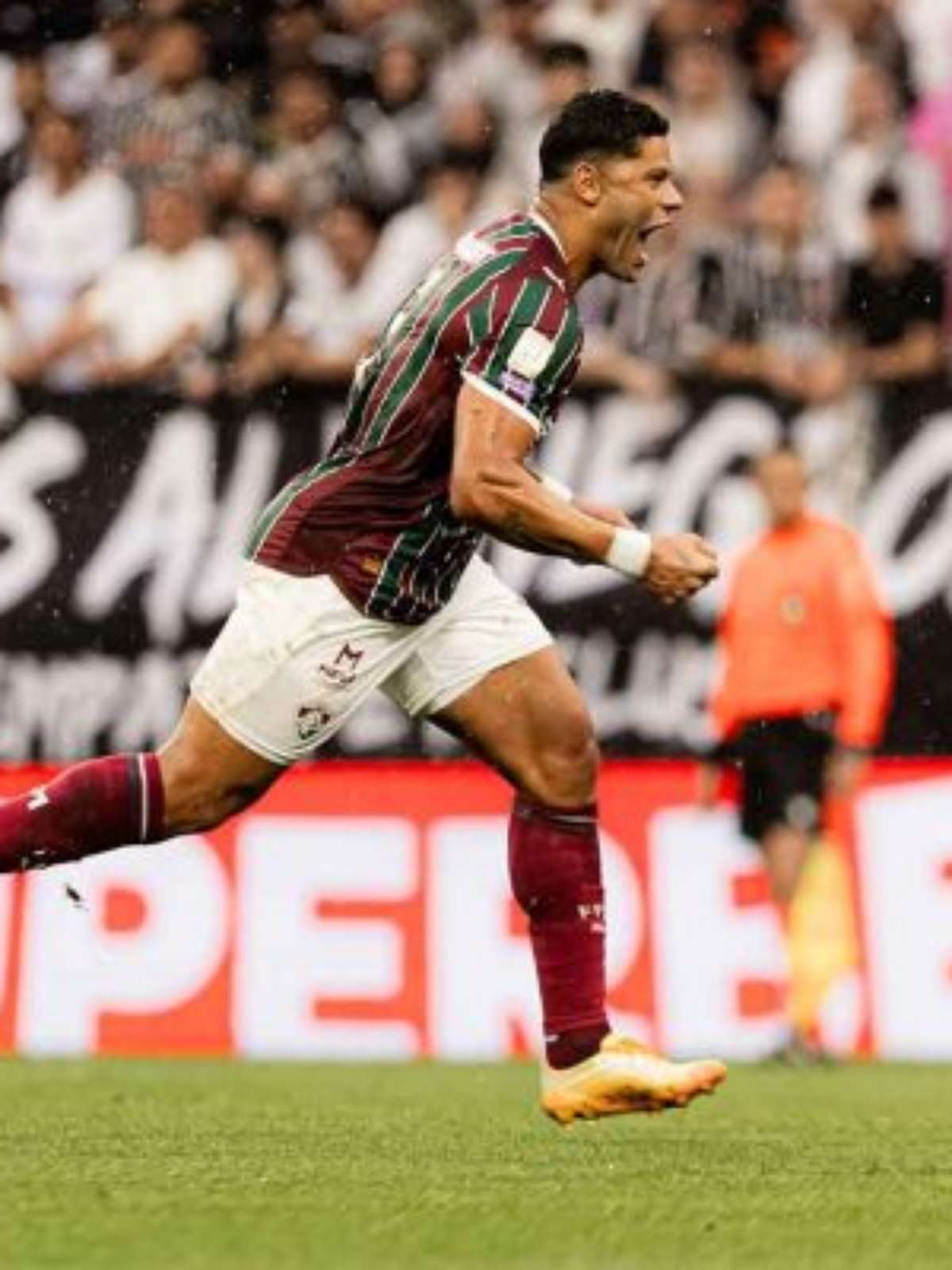 Hulk deslancha e vira peça central do Fluminense de Marcão