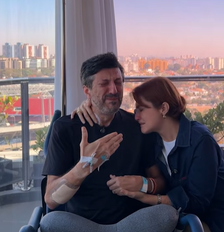 Lito Sousa chora e é acolhido pela esposa Foto: Reprodução/Youtube
