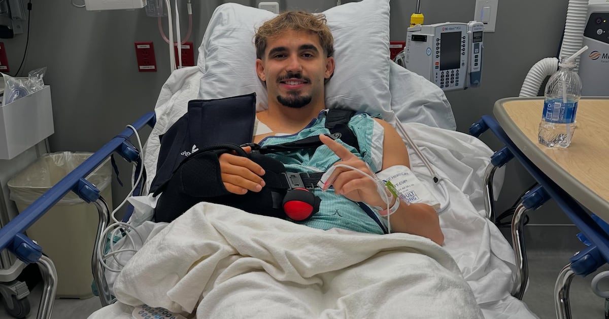 Davi Belfort revela lesão no ombro e está fora da temporada do College Football