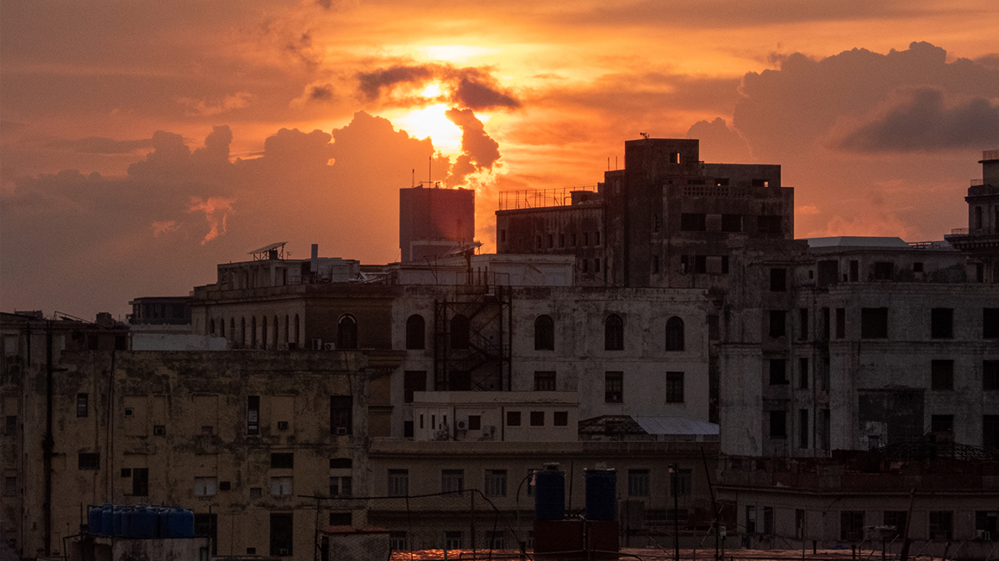 Cuba mergulha no apagão total enquanto a rede elétrica colapsa novamente, Embaixada dos EUA alerta