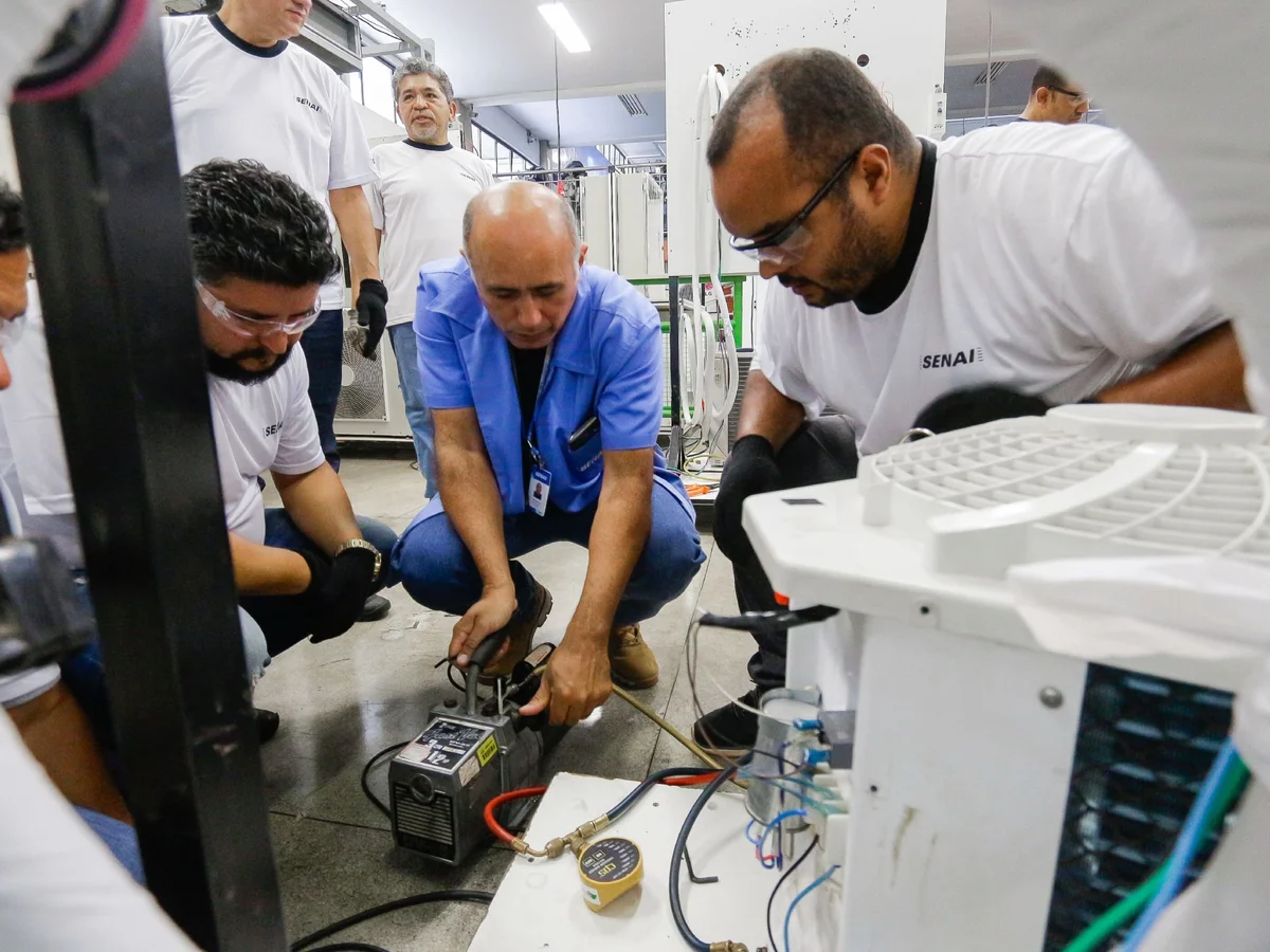 Produção industrial tem pior resultado para agosto em 11 anos, diz CNI