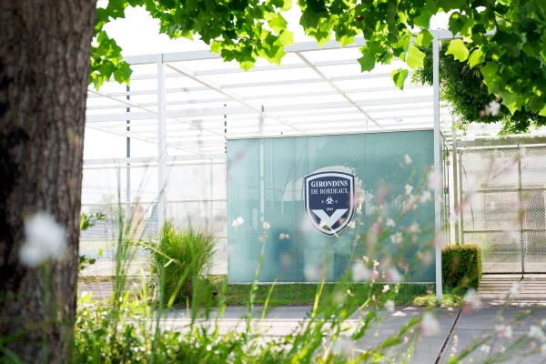 Após falência, Bordeaux, tradicional clube francês, é vendido por R$ 6