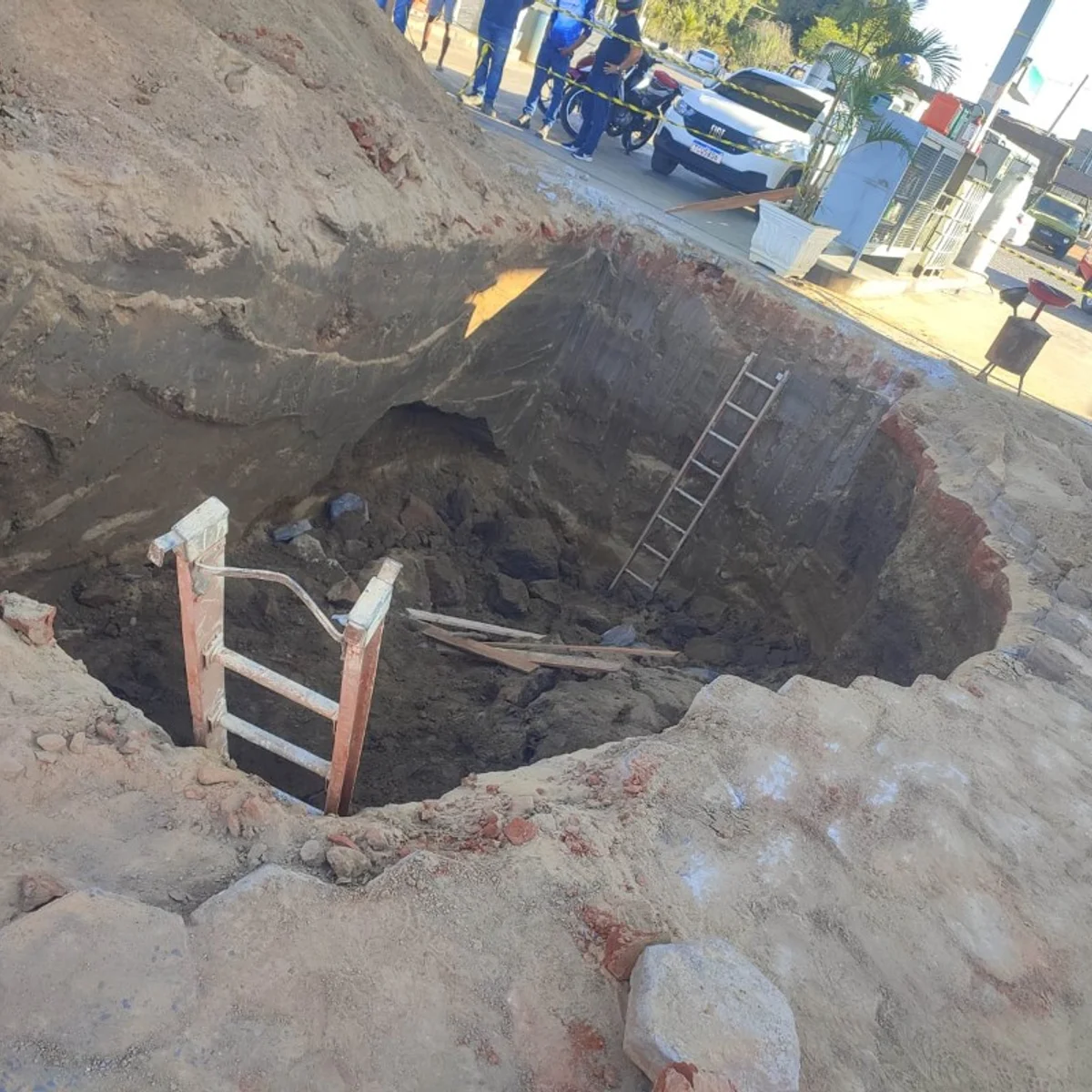 Homem de 58 anos morre após ser soterrado em obra em MG