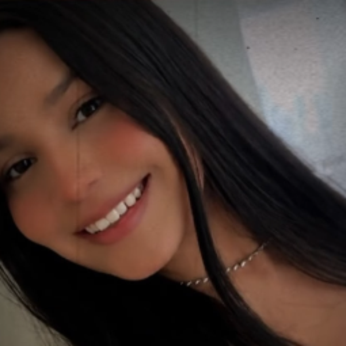 ‘Mãe, eu te amo’ e exame toxicológico negativo: caso Isabelle Caracristi tem mensagem emocionante para mãe e investigação de causa da morte