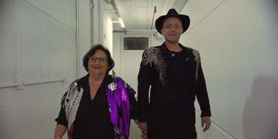 Paulo Gustavo e a m&atilde;e, D&eacute;a L&uacute;cia, durante o espet&aacute;culo 'Filho da M&atilde;e' Foto: Amazon/Divulga&ccedil;&atilde;o / Estad&atilde;o