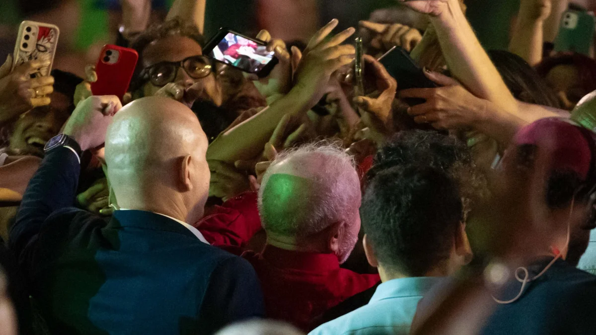 A luz está cada vez mais vermelha na campanha de Lula