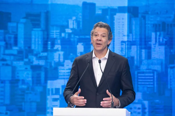 Haddad lamenta ausência de Tarcísio em debate: "Desrespeito com eleitor"