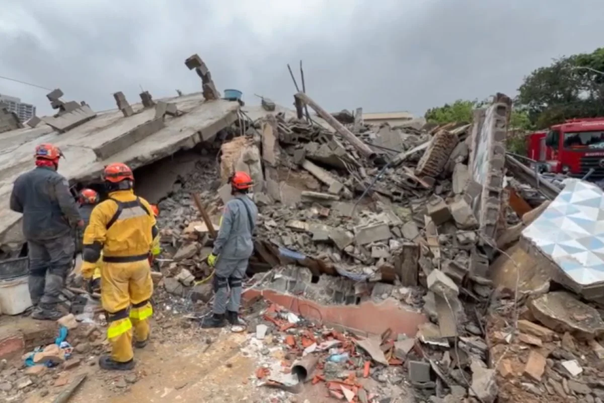 Quatro podem ser indiciados por homicídio por queda de prédio, diz polícia