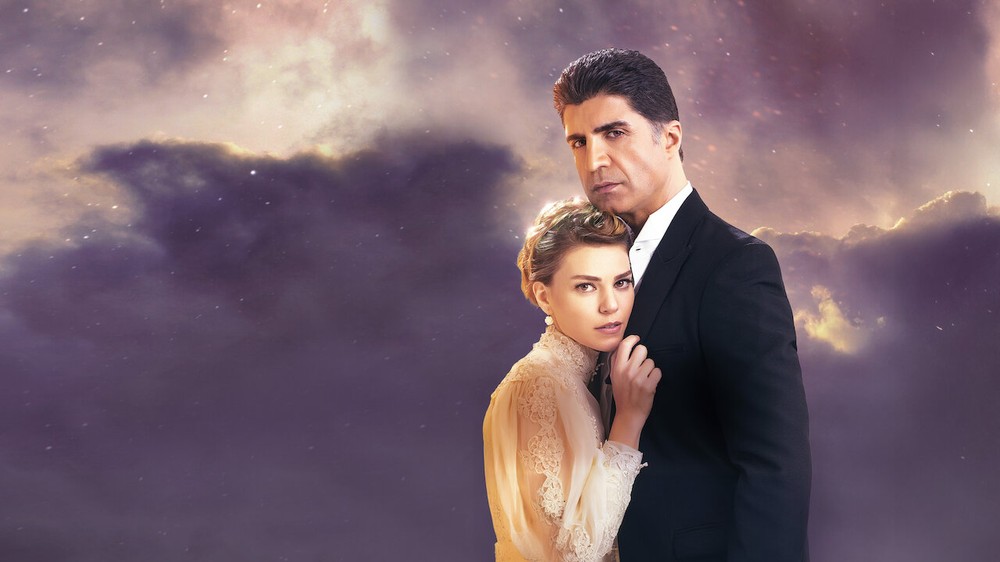 Para Sempre No Meu Coração é inspirada no romance real Ülkü Üst e Ali Sarpkan, que se casaram em 1975 — Foto: Divulgação/Netflix