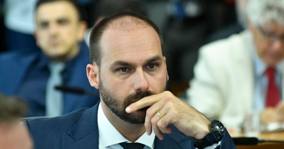 Ministério da Justiça demite ex-deputado Eduardo Bolsonaro da PF