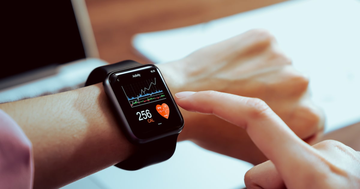 O smartwatch detectou batimentos acelerados: e agora? Devo ir ao pronto-socorro?