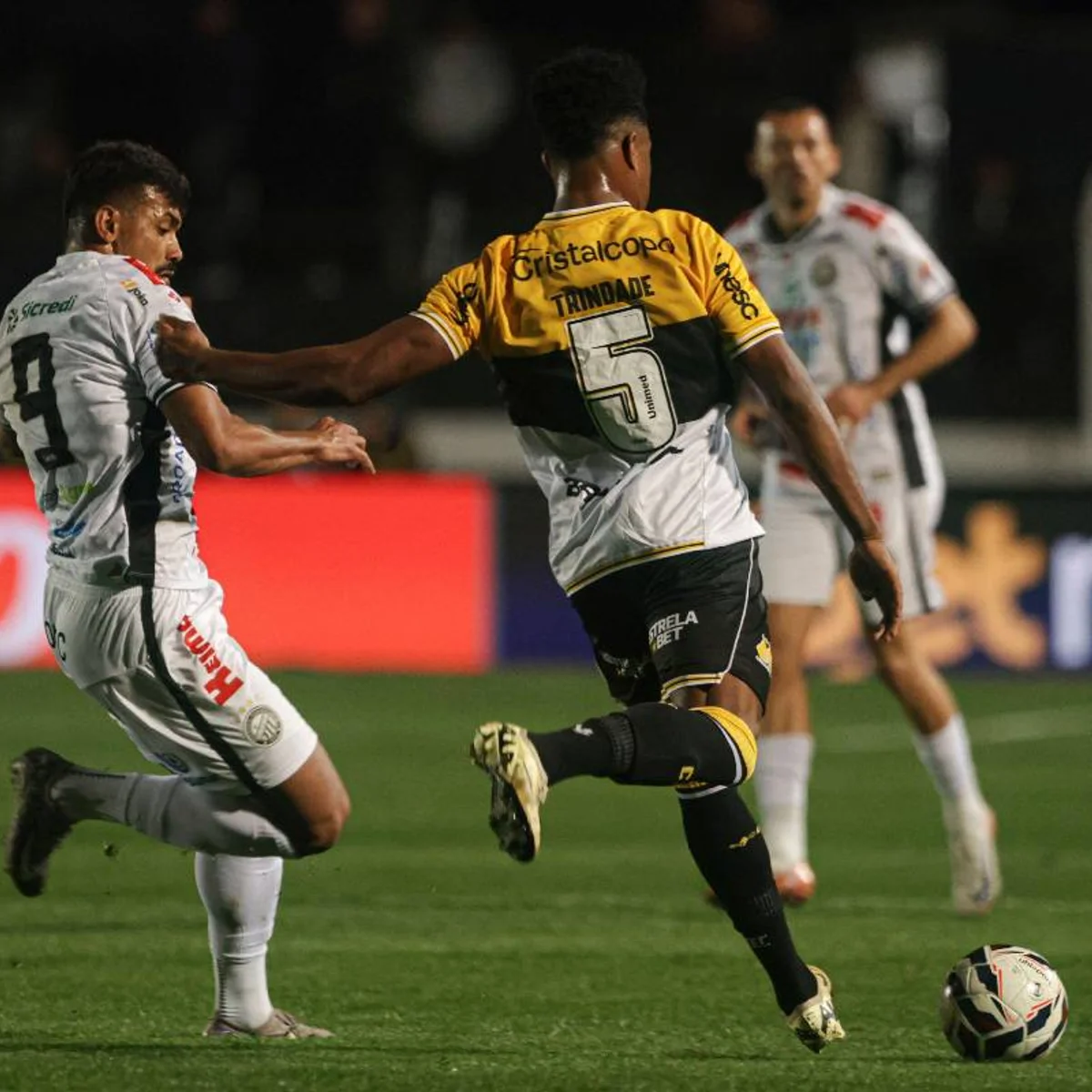 Briga pelo acesso: Criciúma e Operário-PR fazem confronto direto na Série B