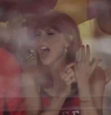 Taylor Swift vibra com touchdown do marido, Travis Kelce Foto: Reprodução Instagram | @NFL