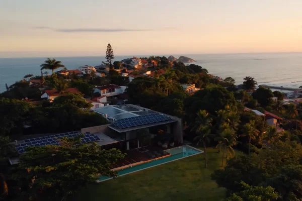 Casa que Vorcaro alugou para “KN” tem praia privada e projeto de Burle Marx - destaque galeria