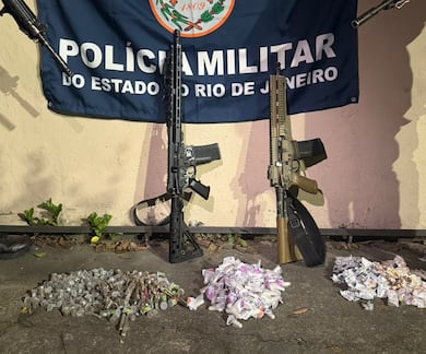PM deixa suspeito morto e apreende dois fuzis após confronto em comunidade da Penha, no Rio