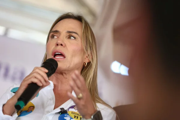 TRE manda Paula Belmonte parar impulsionamento de post sobre Celina Leão