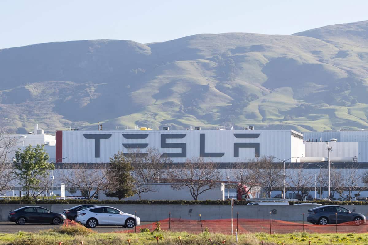 Fábrica da Tesla em Freemont, na Califórnia.