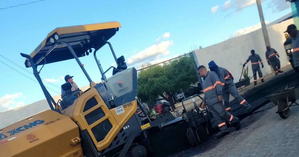 Ana Paula e Cajó destacam parceria para realização da pavimentação da Rua Joaquim Muniz de Almeida, em Monteiro