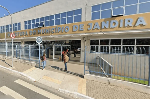 Prefeito e vice de Jandira são condenados por fraude na compra de alimentos