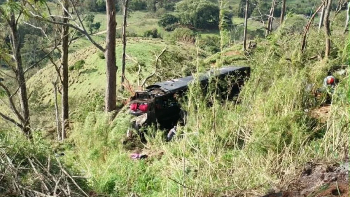Ônibus que caiu em ribanceira realizava viagem clandestina, diz ANTT