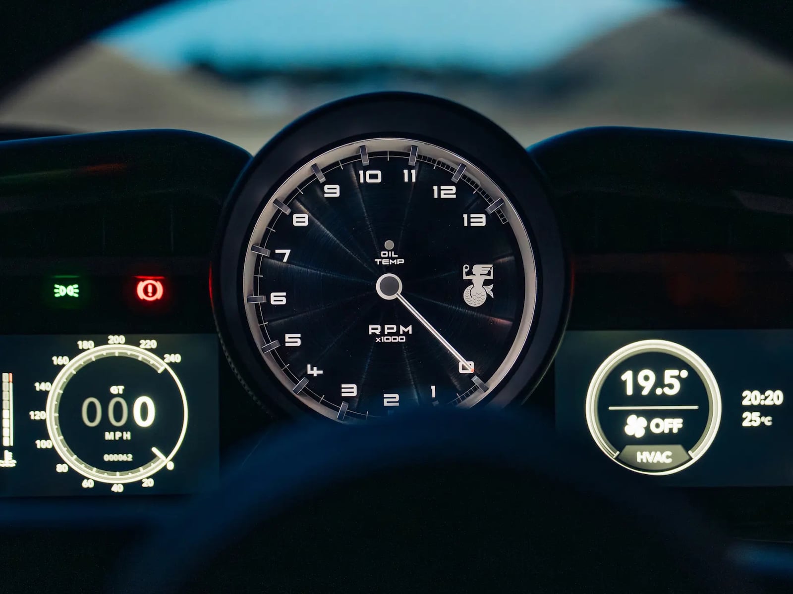 Velocímetro digital indica a potência desta máquina Alex Penfold/Cortesia da RM Sotheby's