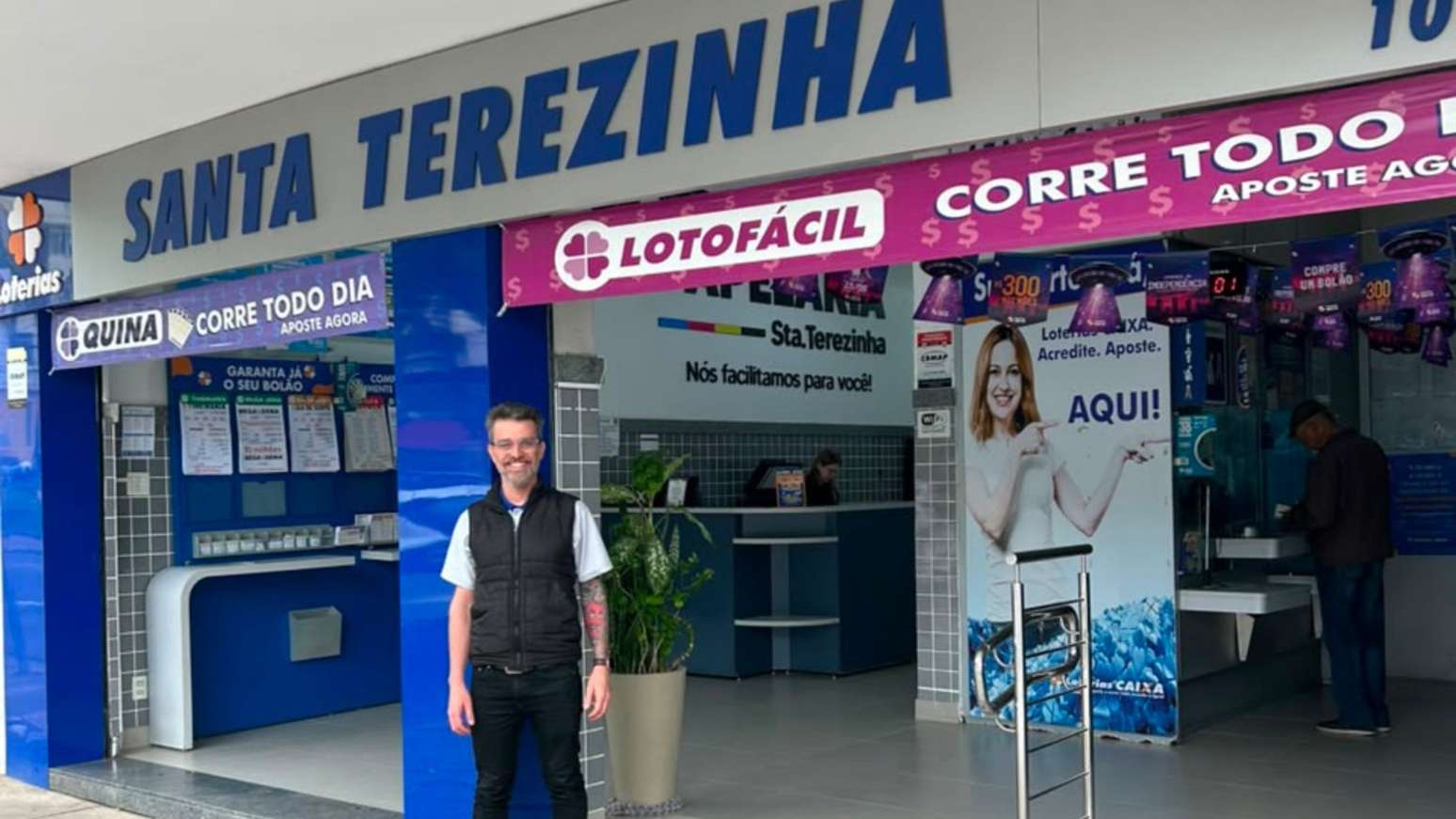 Dono da lot&eacute;rica Santa Terezinha, Victor Medeiros, de 41 anos, diz que ficou surpreso e muito feliz ao saber do jogo premiado na Lotof&aacute;cil da Independ&ecirc;ncia